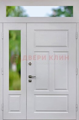 Белая полуторная железная дверь со стеклом и фрамугами ДФГ-10 в Дедовске