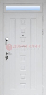 Белая металлическая дверь с фрамугой для коттеджа ДФГ-21 в Дедовске