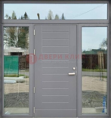 Серая стальная дверь с панелью МДФ и стеклянными фрамугами ДФГ-28 в Дедовске