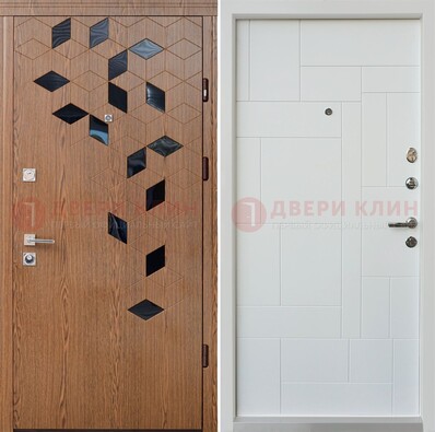 Коричневая металлическая дверь МДФ внутри белого цвета ДМ-256 в Дедовске