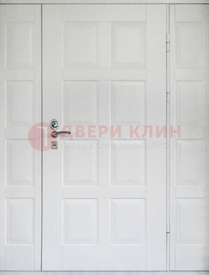 Белая входная дверь для коттеджа с МДФ ДМ-536 в Дедовске
