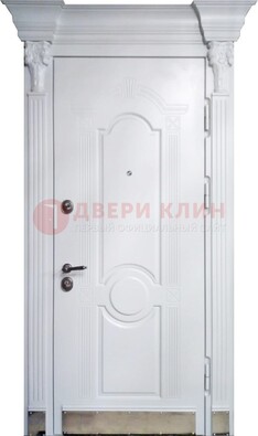 Белая металлическая дверь с массивом дуба для дома ДМД-59 в Дедовске
