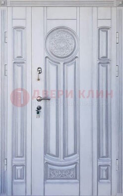 Белая двухстворчатая дверь с массивом дуба ДМД-72 в Дедовске