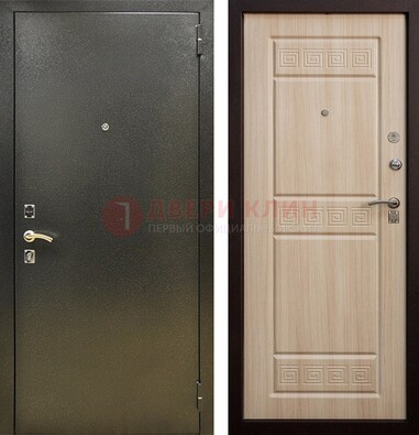 Железная темно-серая дверь с порошковым напылением и МДФ с резьбой ДП-276 в Дедовске