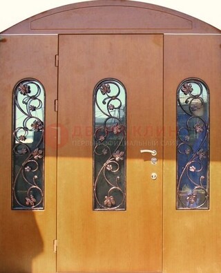 Парадная дверь со стеклянными вставками и ковкой ДПР-28 в общественное здание в Дедовске