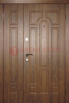 Двухстворчатая коричневая парадная дверь ДПР-48 в Дедовске