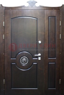 Коричневая парадная дверь с украшением ДПР-52 с утеплением в Дедовске