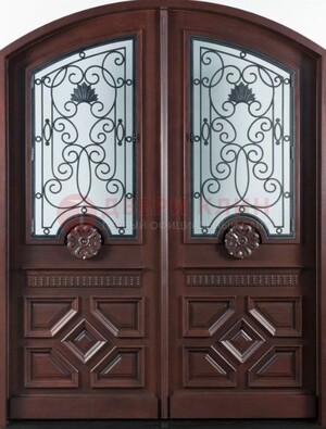 Арочная коричневая парадная дверь ДПР-66 в Дедовске