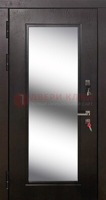 Коричневая железная дверь со стеклом для дома ДС-23 в Дедовске