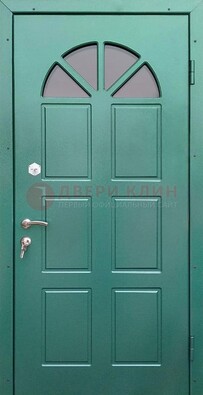 Зеленая стальная дверь со стеклом для дома ДС-28 в Дедовске