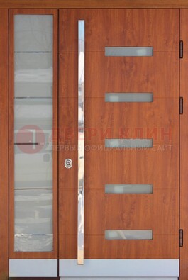 Коричневая металлическая дверь со стеклом ДС-72 в Дедовске