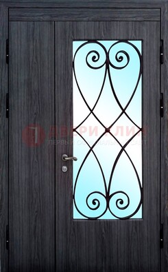 Стальная дверь со стеклом и ковкой ДСК-69 в деревянный дом в Дедовске