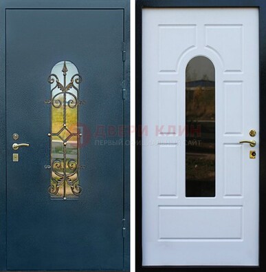 Входная дверь Дверь со стеклом и ковкой ДСК-71 для кирпичного дома в Саратове