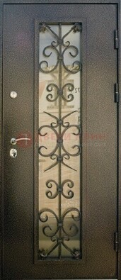 Входная дверь Дверь со стеклом и ковкой черного цвета ДСК-76 для веранды в Дедовске