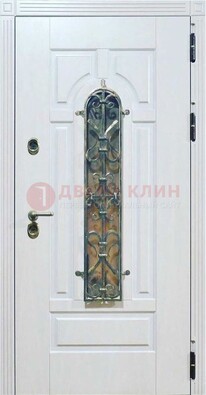 Белая остекленная металлическая дверь с ковкой ДСК-98 в Талдоме