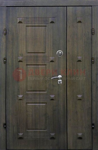 Железная двухстворчатая филенчатая дверь с виноритом ДВТ-143