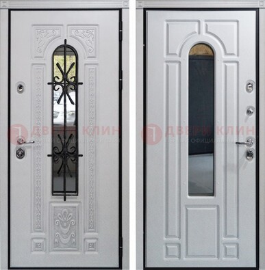 Белая стальная дверь с виноритом и ковкой снаружи ДВТ-197 в Дедовске