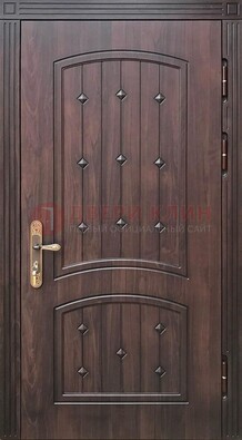 Коричневая уличная дверь с виноритом для дома ДВТ-235 в Дедовске